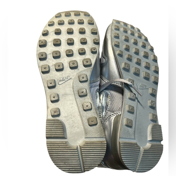 Rare Silver Nike internationalist Sneakers - Picture 8 of 12